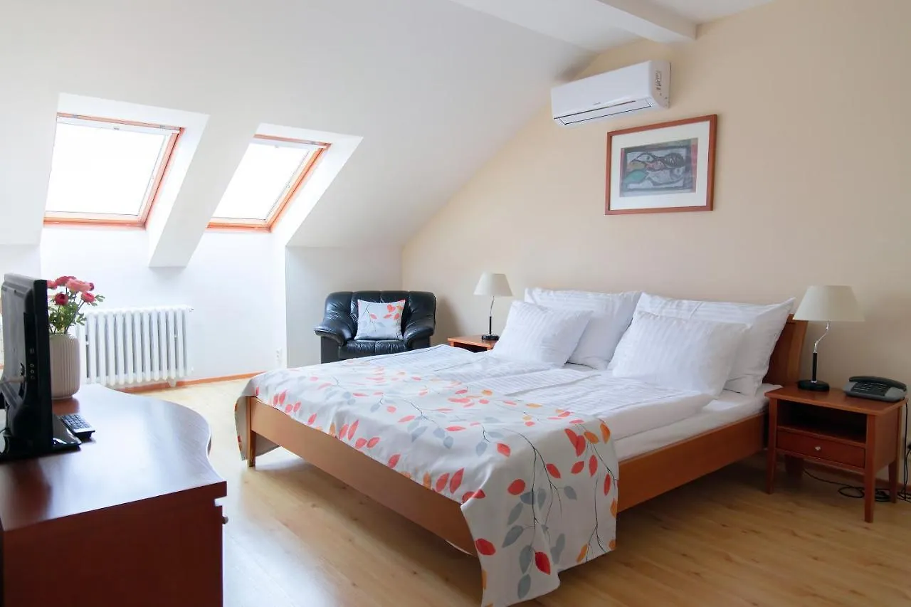 Hotel Orion Praha 4*,